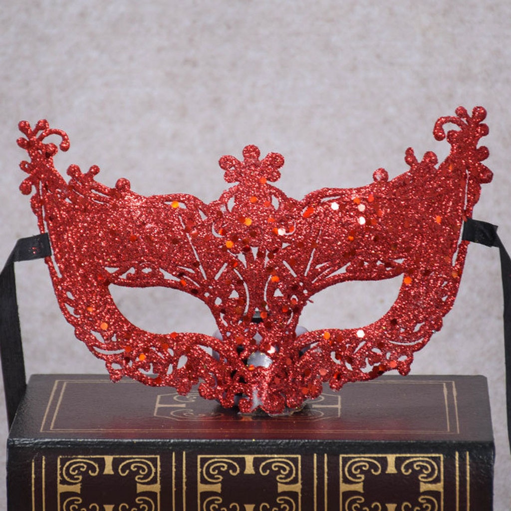 Masque loup vénitien rouge en dentelle avec paillettes et motifs baroques, décoré de strass, vue de face